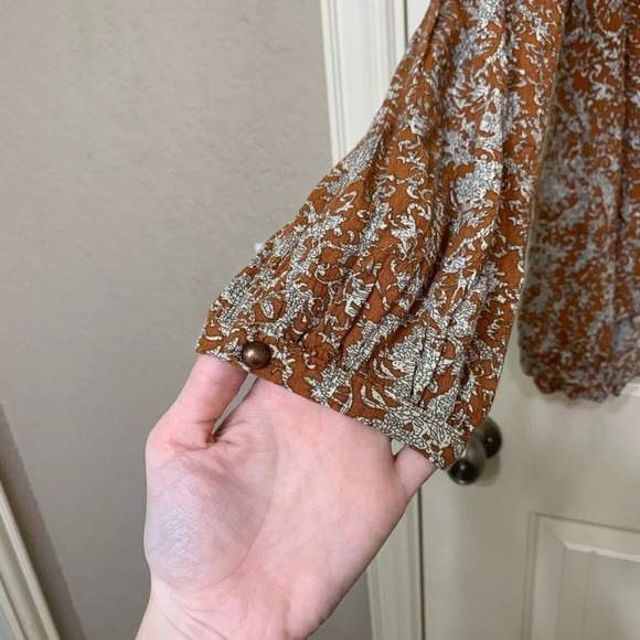 Gilded Intent Floral Blouse - Picture 3 of 6